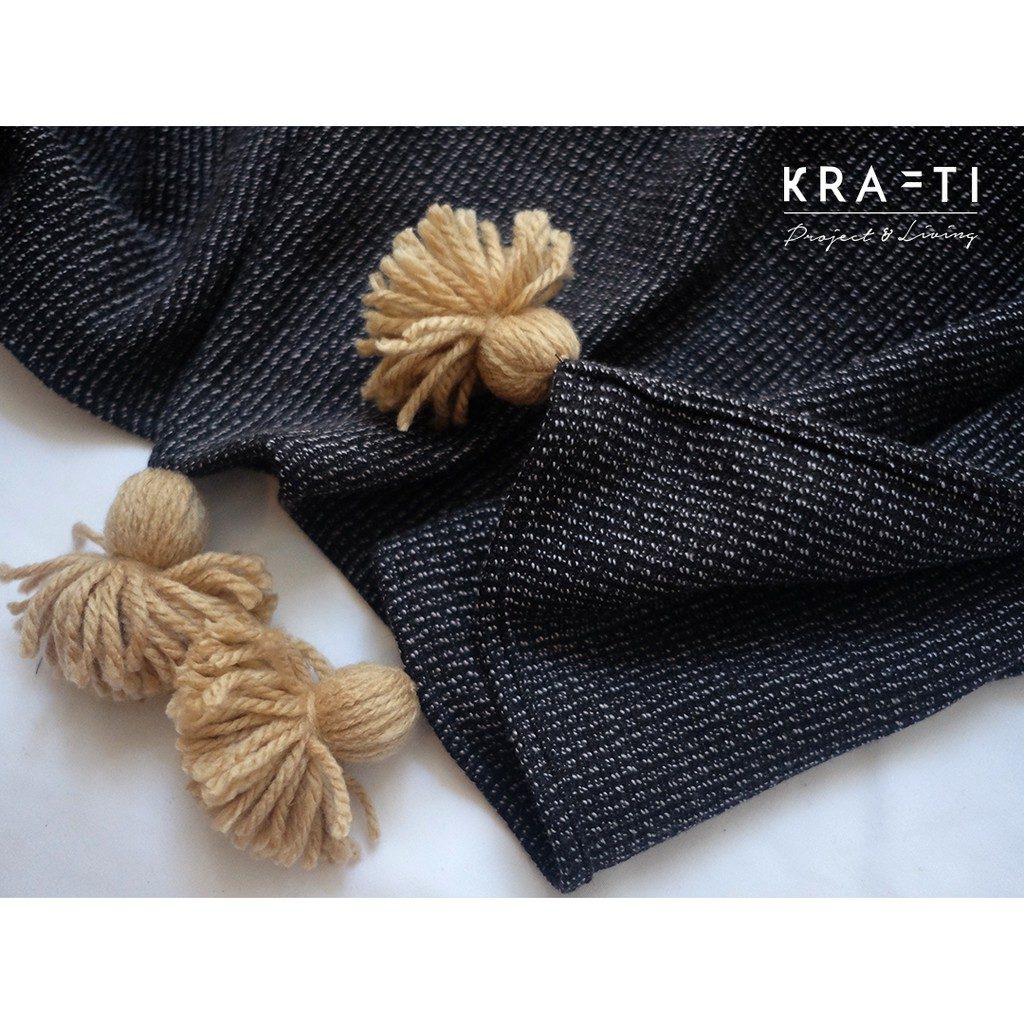 Selimut Sofa / Selimut Travelling Black Semi Wool 100x150cm
