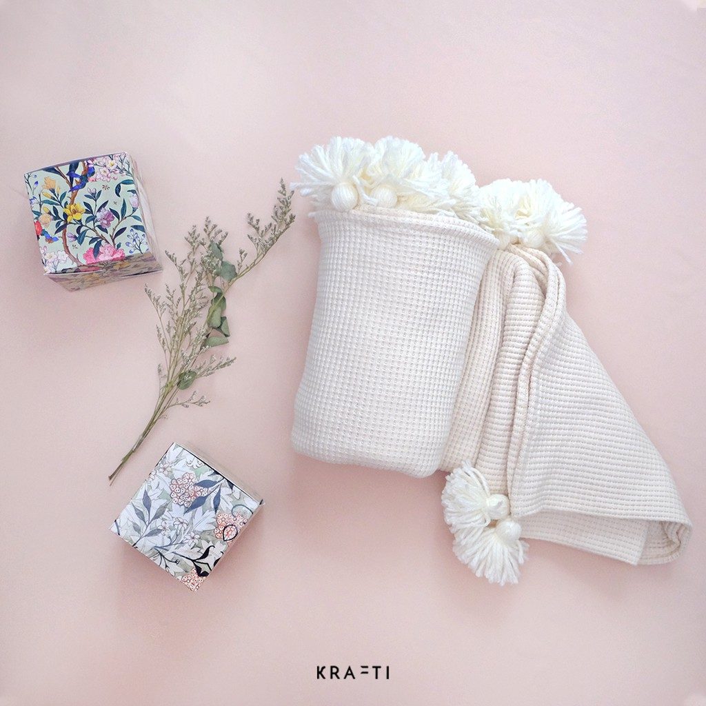Selimut Sofa / Selimut travelling / Selimut White Hive