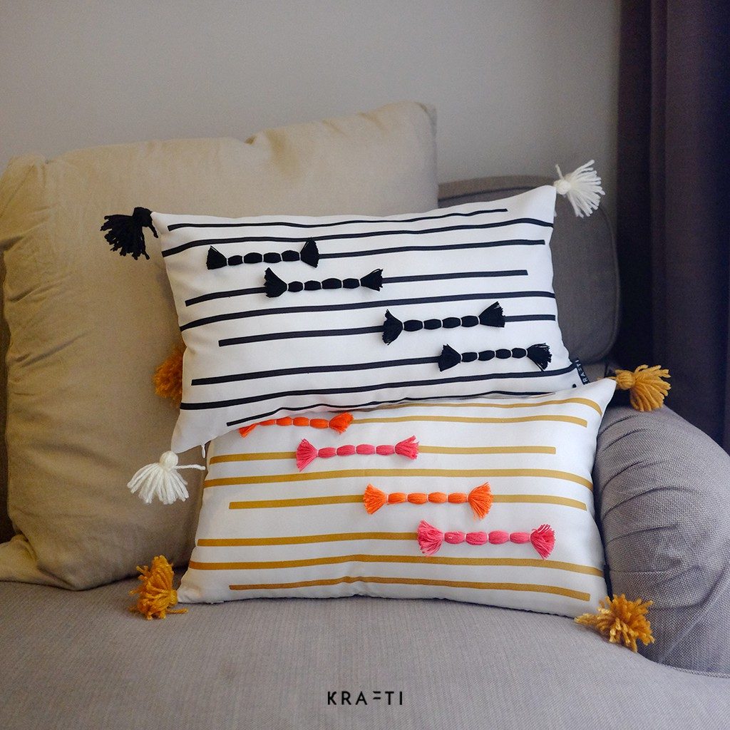 Bantal Sofa / Stitched Tassel Black & White / bantal 30x50 cm