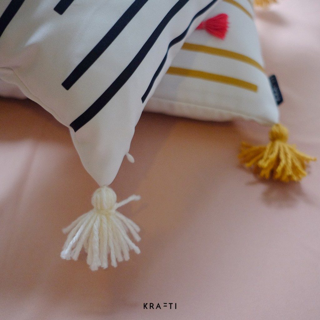 Bantal Sofa / Stitched Tassel Black & White / bantal 30x50 cm