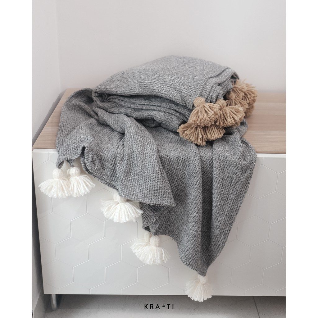 Kraftii Project & Living - Selimut sofa / selimut dewasa  / selimut traveling  / Grey Malie
