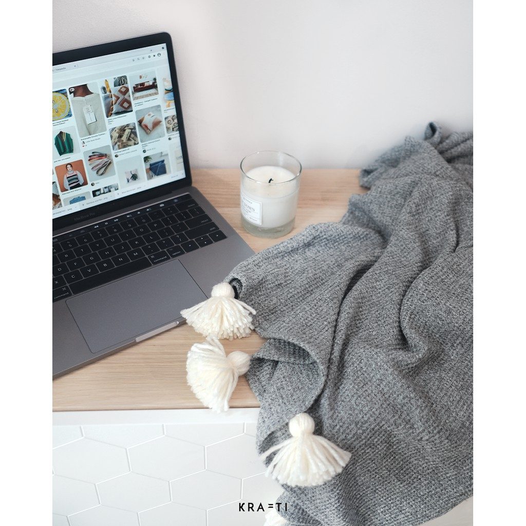 Kraftii Project & Living - Selimut sofa / selimut dewasa  / selimut traveling  / Grey Malie