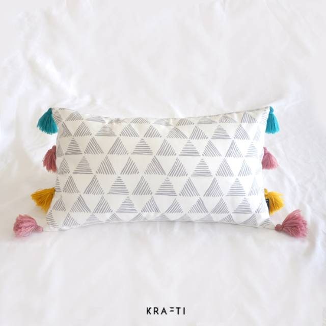 Bantal sofa / cushion / 30x50 cm tassel