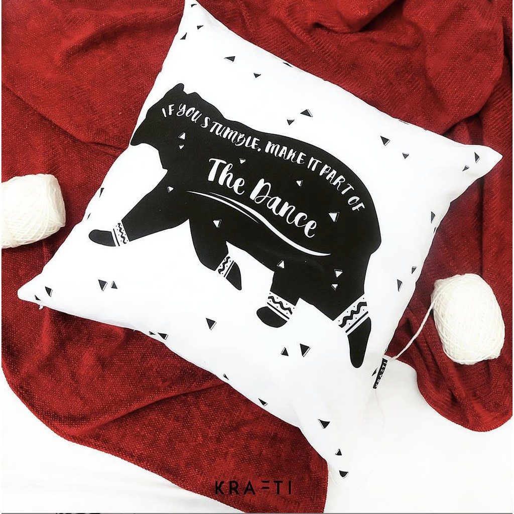 Bantal Sofa Print Alphabet I Love You 50x50 cm