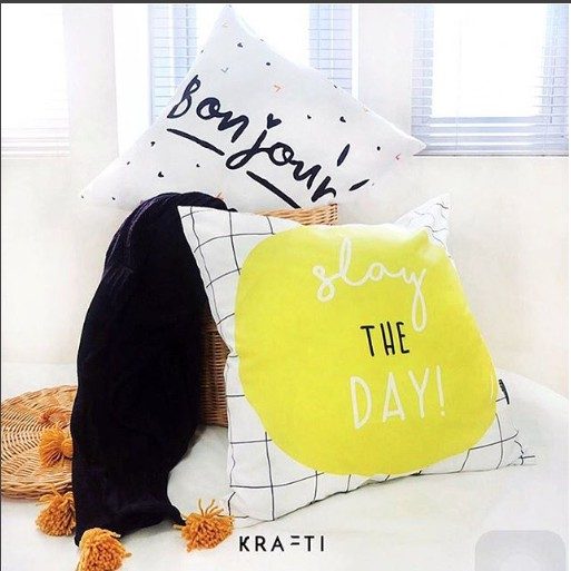 Bantal Sofa Print Bonjour 50x50 cm