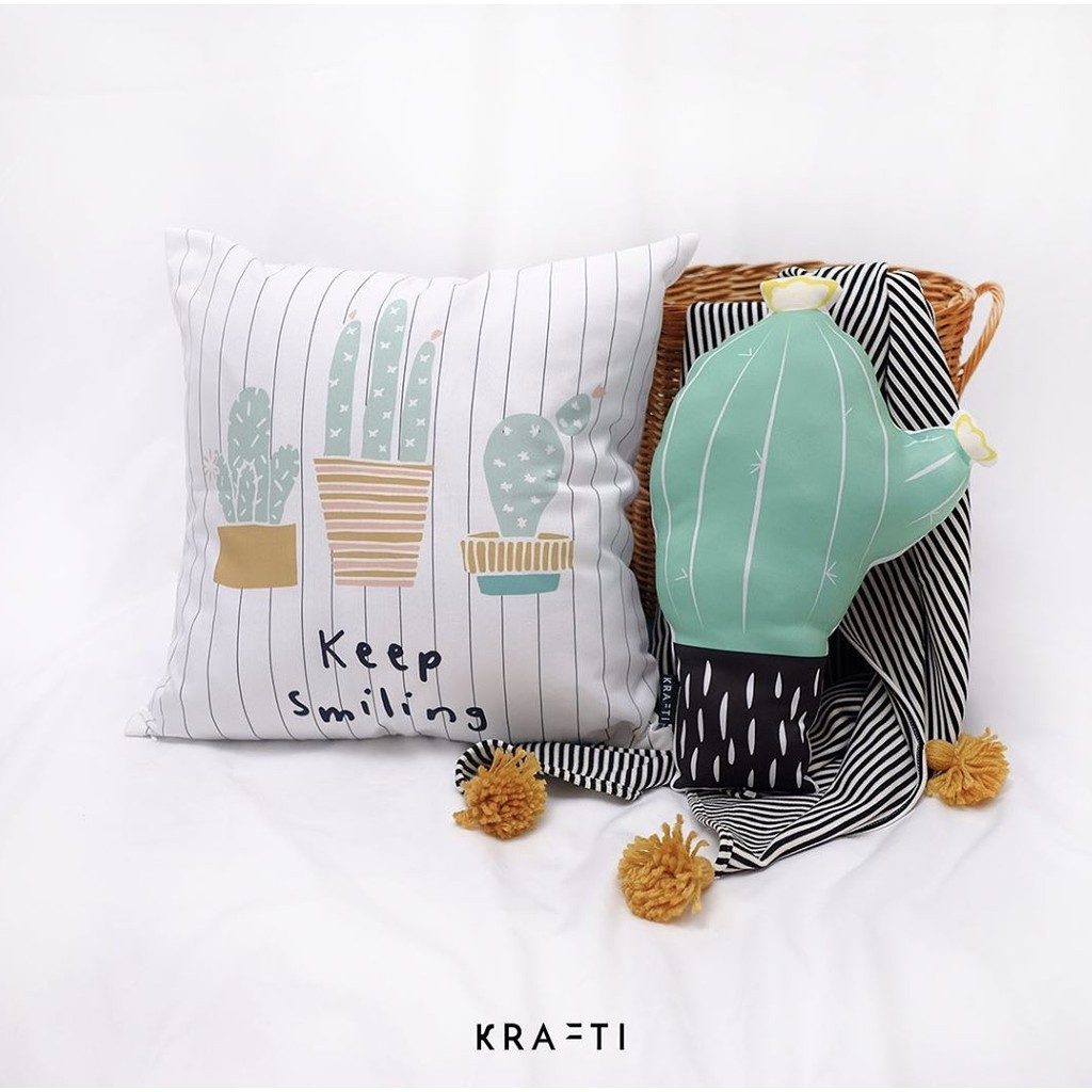 Bantal Sofa Print Keep Smiling 50x50 cm