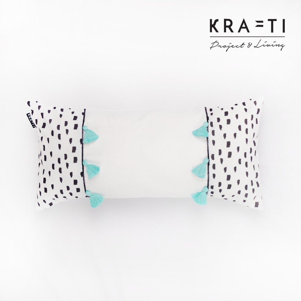 Bantal Sofa Tassel Motif Titik 30x60 cm