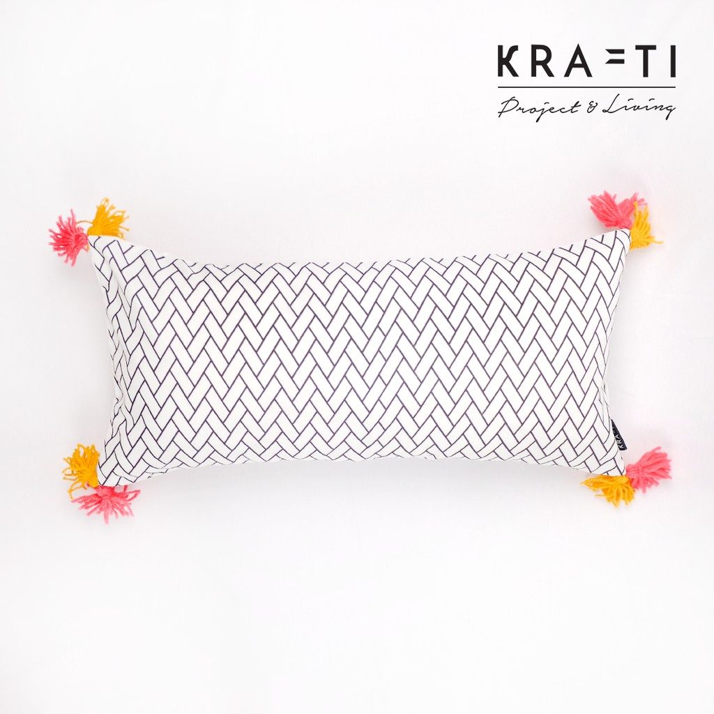 Bantal Sofa Tassel Motif Weave 30x60 cm