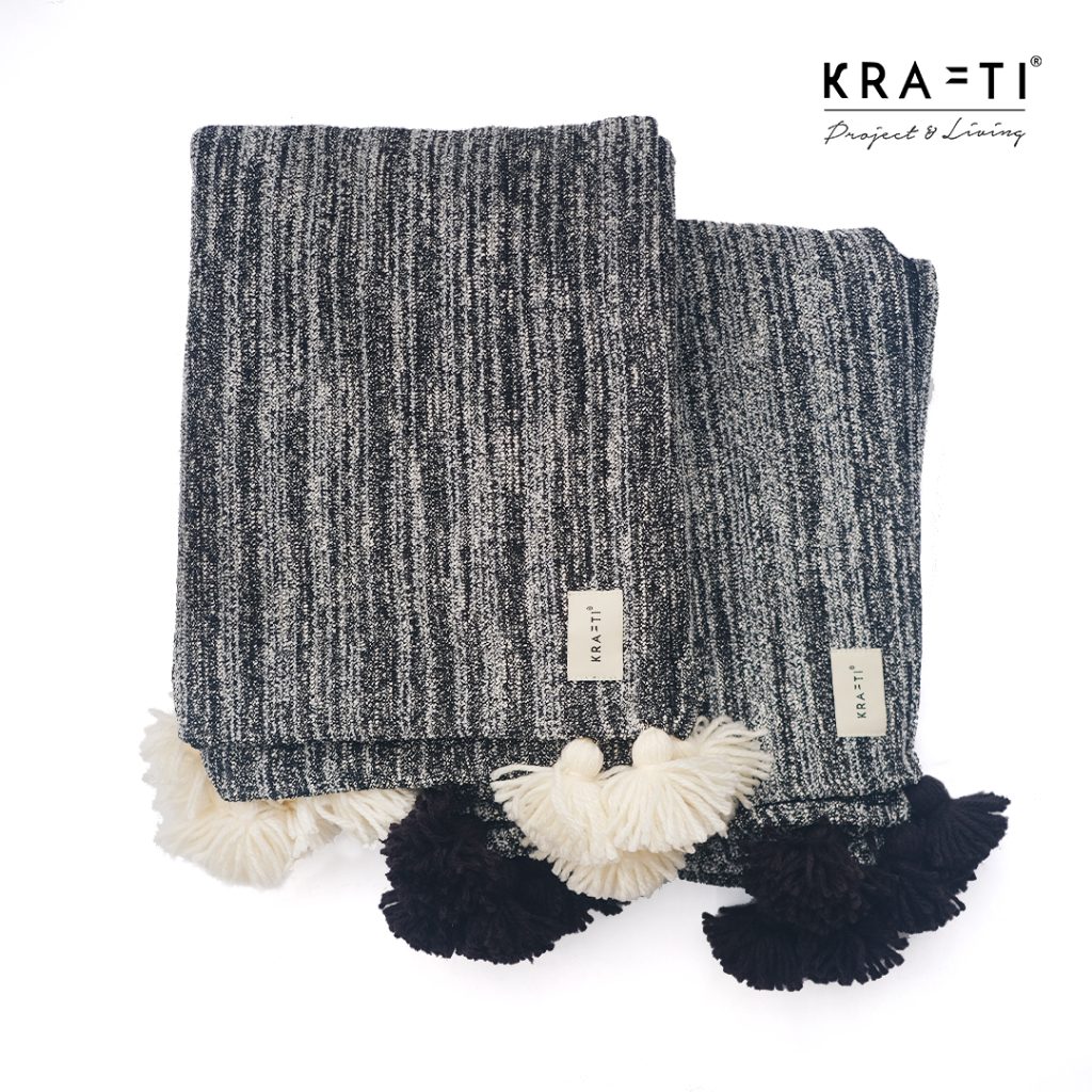 ARIKA Black White Blanket / Selimut Sofa / Selimut Travelling / Selimut Katun / Selimut Rumbai