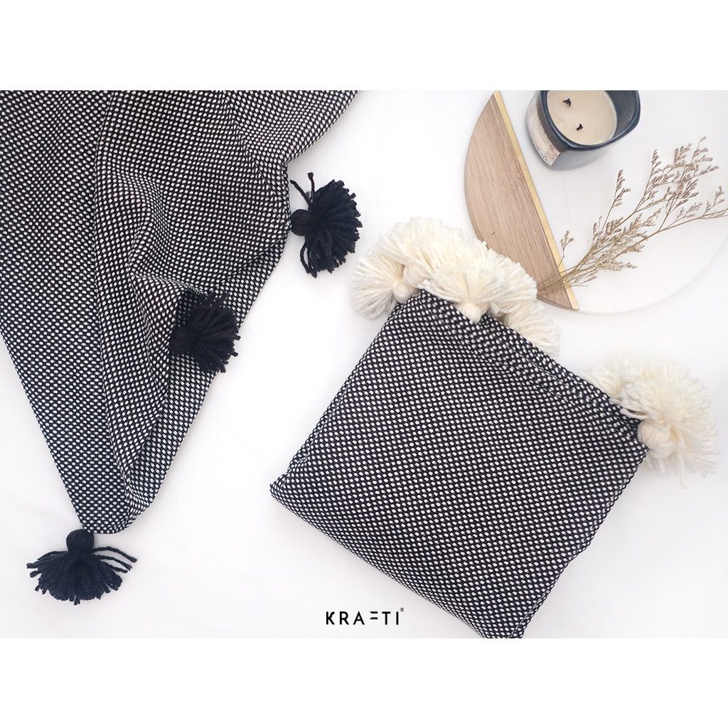 Selimut Sofa / Selimut Travelling / Selimut Dewasa / Selimut Tassel / Selimut White Dots Semi Wool