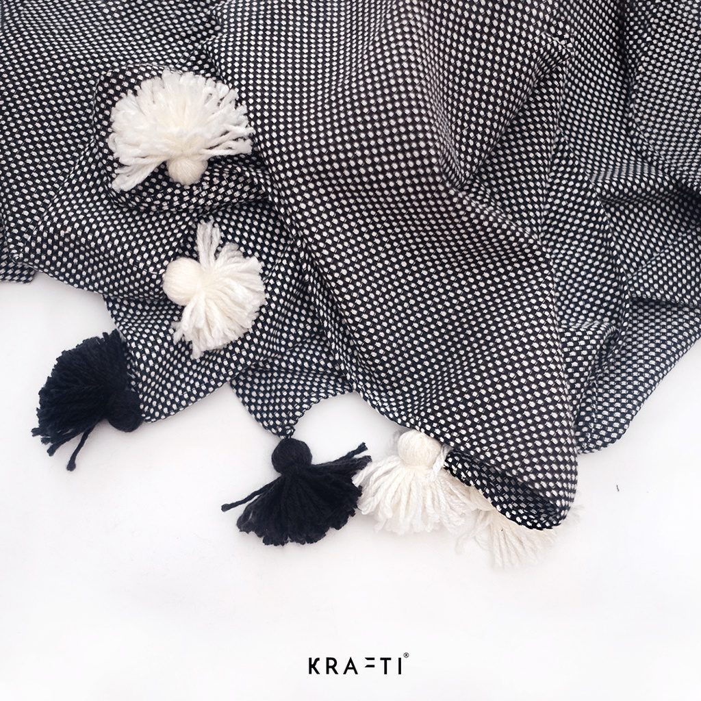 Selimut Sofa / Selimut Travelling / Selimut Dewasa / Selimut Tassel / Selimut White Dots Semi Wool